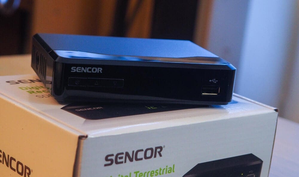 Set-top box Sencor SDB 520T po vybalení z krabice