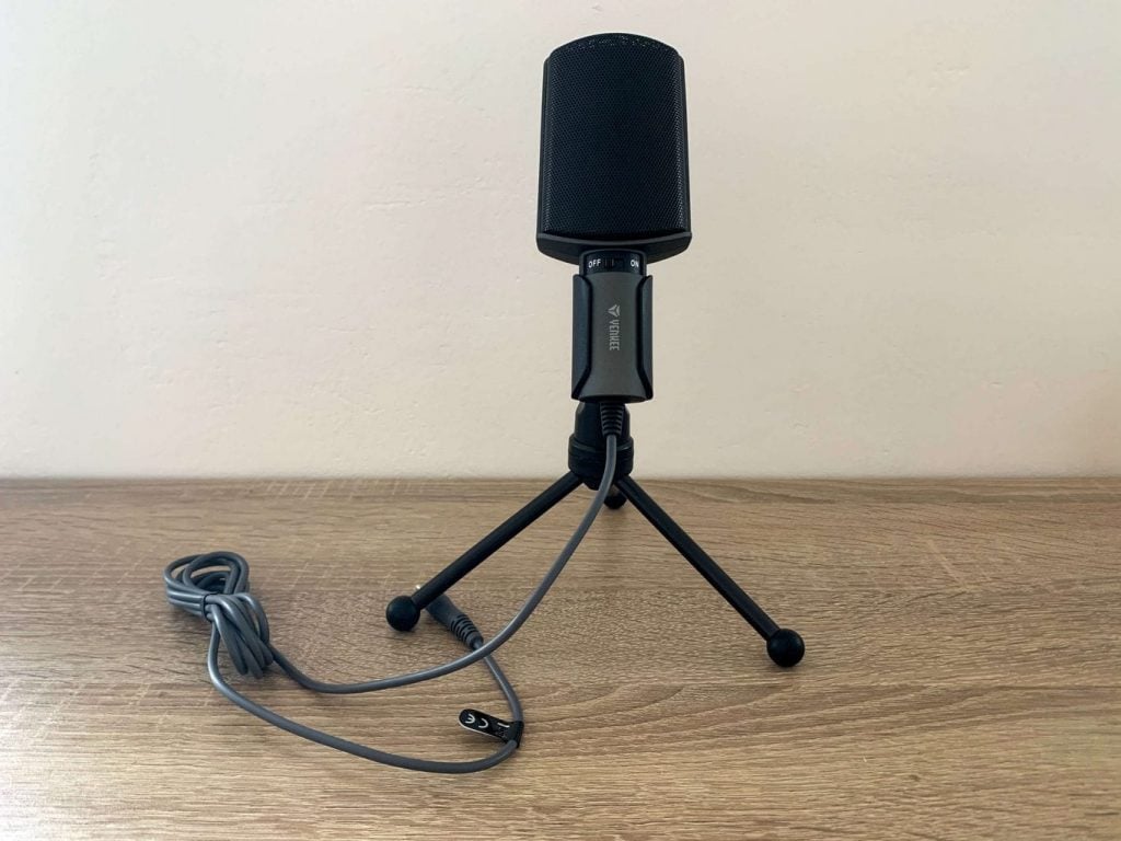 Mikrofon vypadá velmi moderně