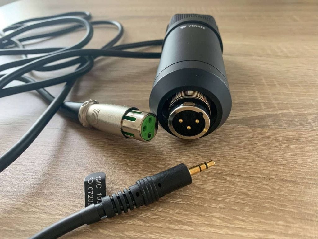 Mikrofon používá z jedné strany XLR a z druhé 3,5mm jack konektor