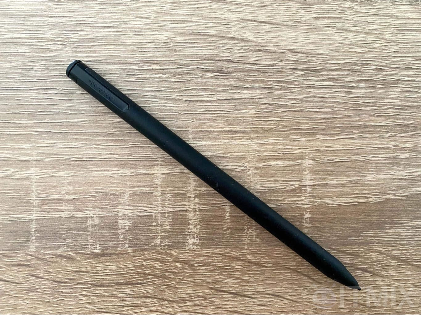 Černé pero Marker plus