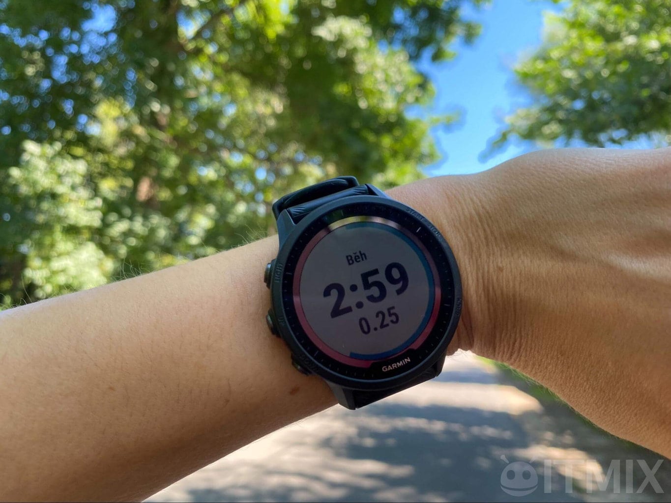 Recenze: chytré hodinky Garmin Forerunner 955