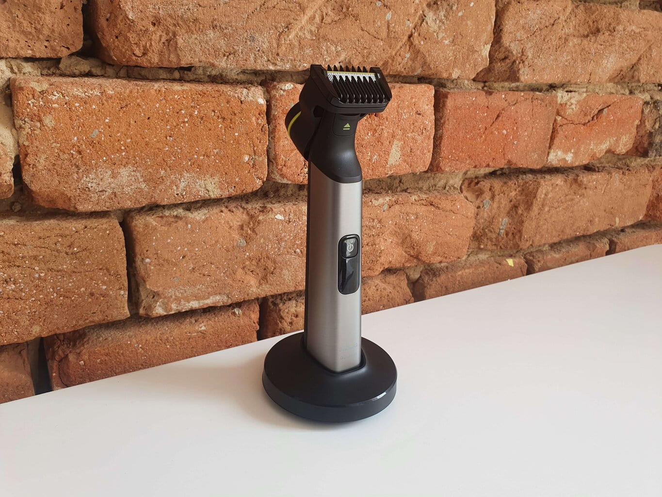 Recenze: holicí strojek Philips OneBlade Pro QP6650/61