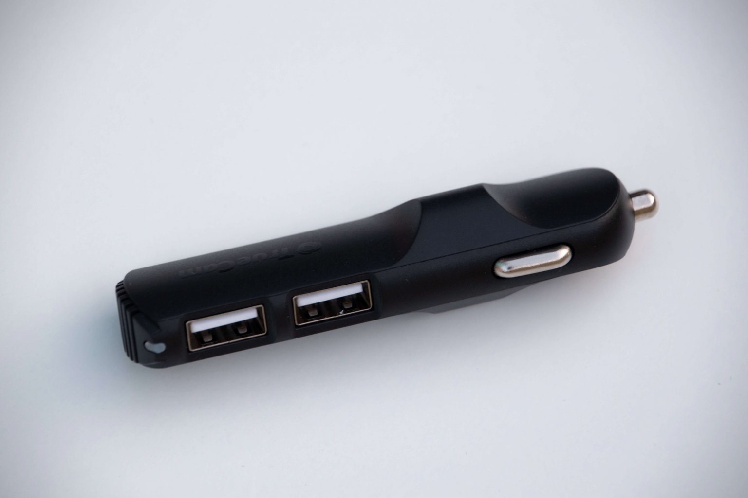 Přibalený adaptér je zároveň praktickou USB rozdvojkou