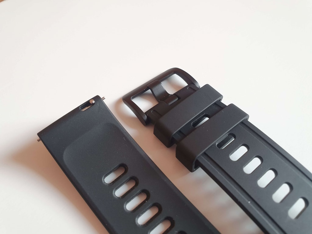 Xiaomi Watch S1 Active jsou vybaveny 22mm gumovým řemínkem