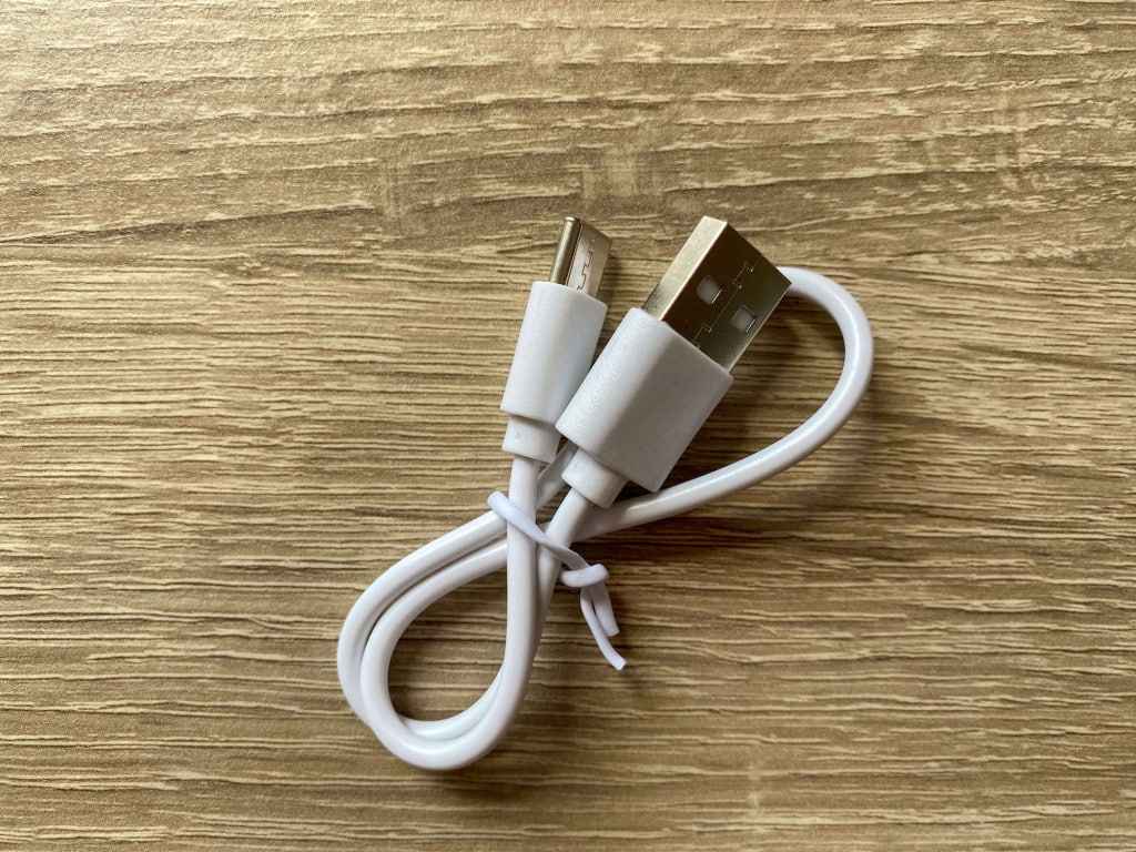Nabíjecí kabel má USB-C konektor