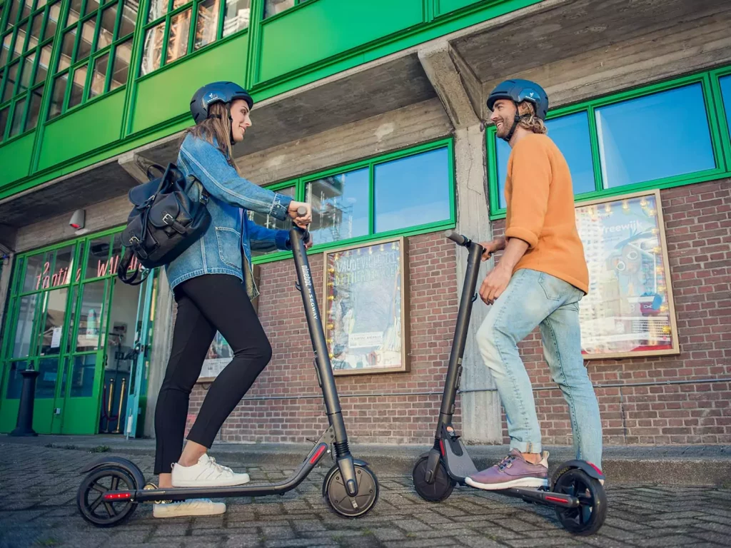 Pro městský transport na krátké vzdálenosti je Ninebot Segway ES2 jako ulitý