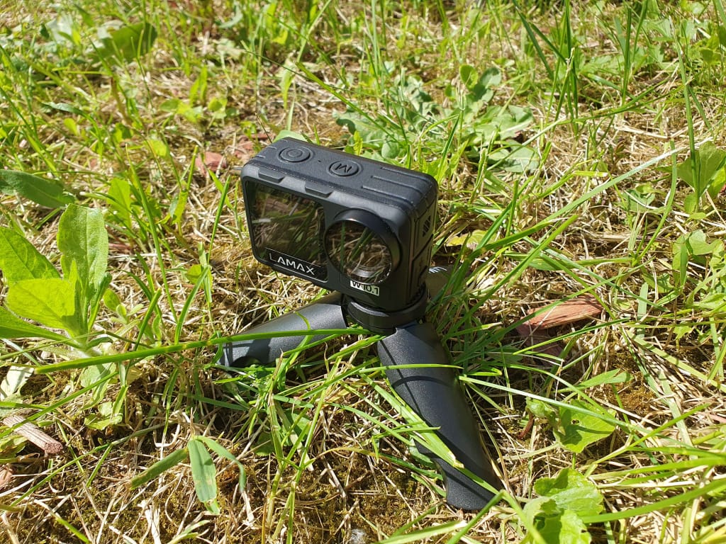 Při použití kamery bez pouzdra je redukce šumu více než jen praktická