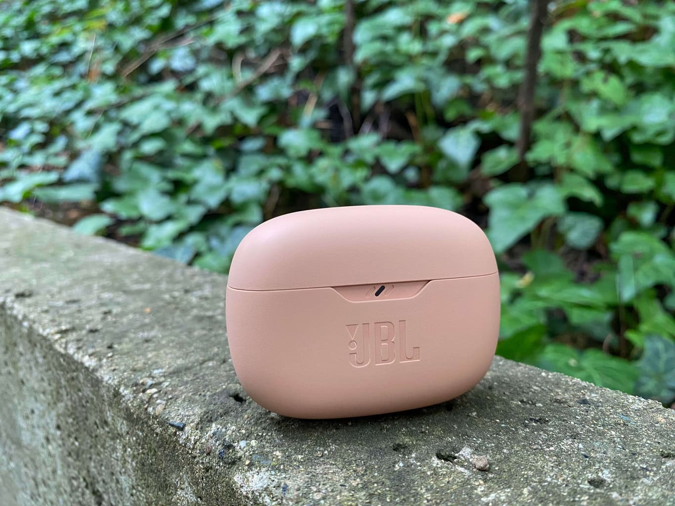 Recenze: bezdrátová sluchátka JBL Wave Beam