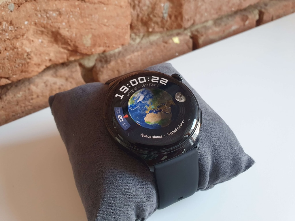 Základní verze Huawei Watch 4 nabízí ploché 3D sklíčko