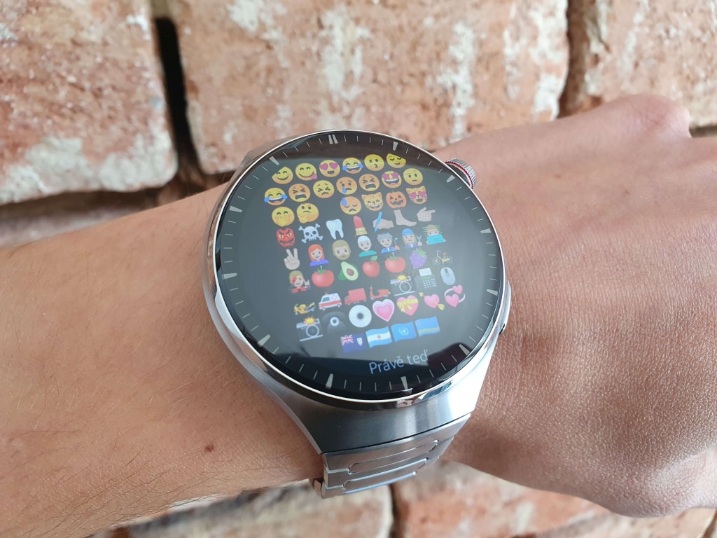 Hodinky Watch 4 a Watch 4 Pro zobrazují většinu používaných emoji