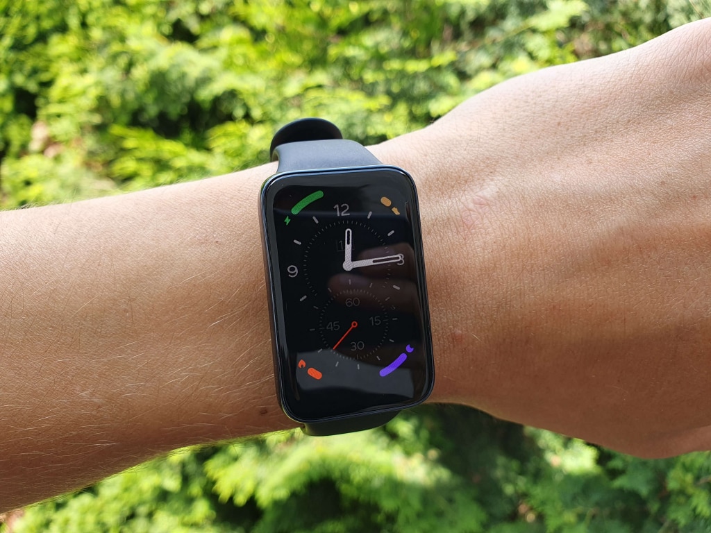 Designově je Xiaomi Smart Band 7 Pro někde mezi chytrými hodinkami a náramkem