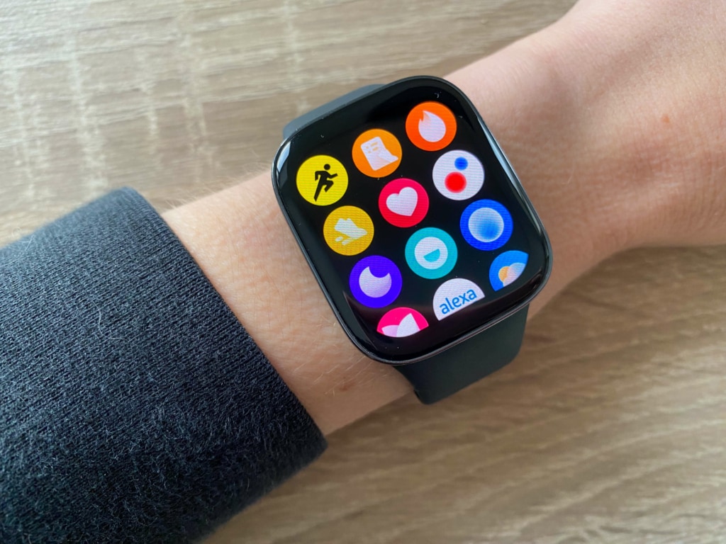 Design hodinek připomíná dražší Apple Watch