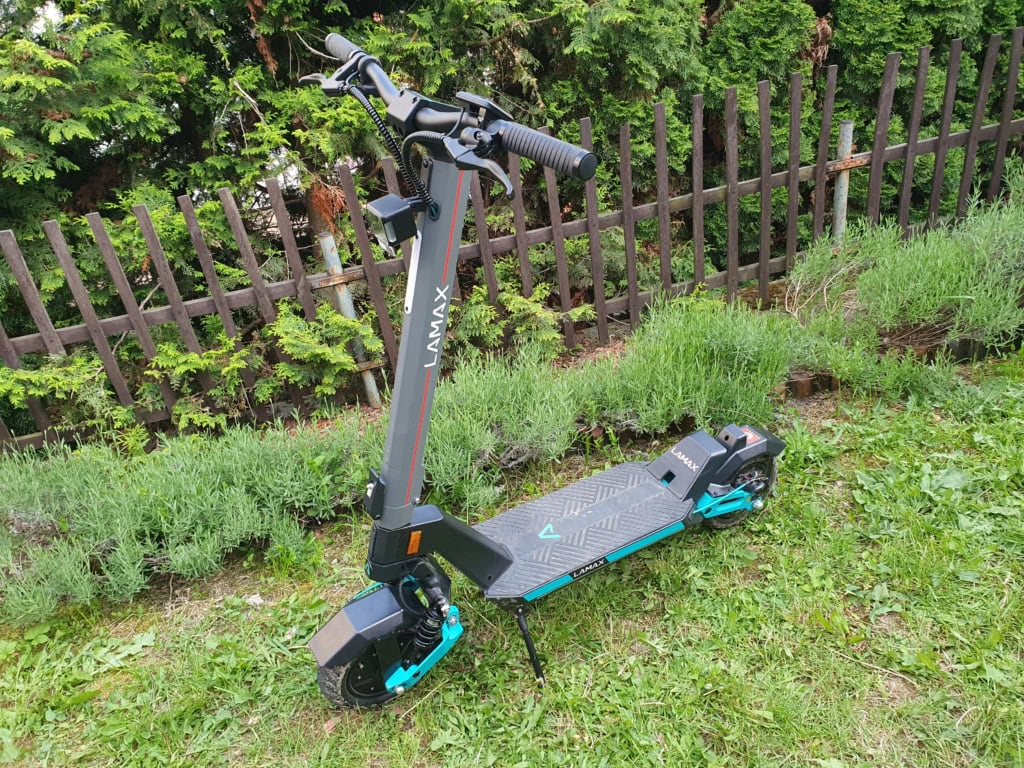 Skládání koloběžky je intuitivní