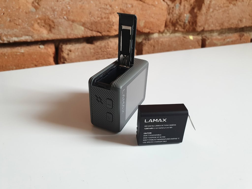 1200mAh baterie je vyměnitelná