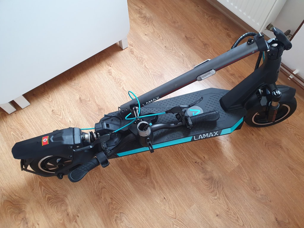 Skládání koloběžky je rychlé a snadné
