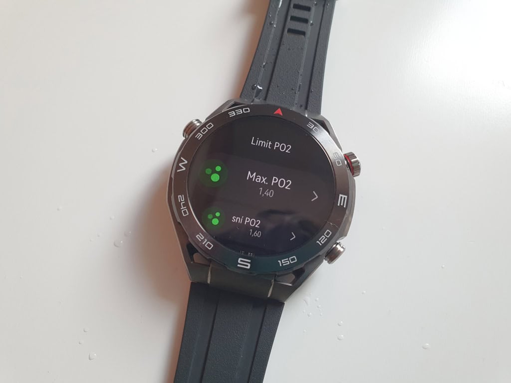 Huawei Watch Ultimate určitě potápěčům doporučuji