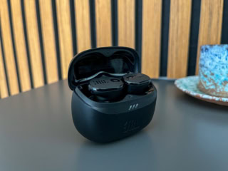 Recenze: bezdrátová sluchátka JBL Tune Buds 2