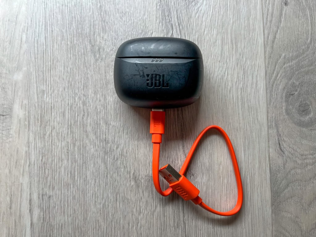 Nabíjení JBL Tune Buds 2