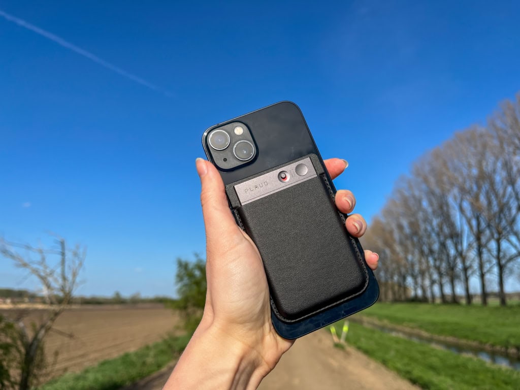 Můžete jej připevnit k telefonu