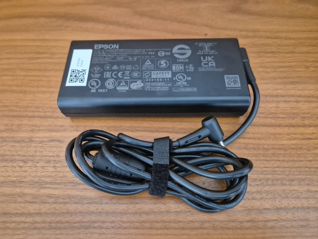 Napájecí adaptér s výkonem 120 W