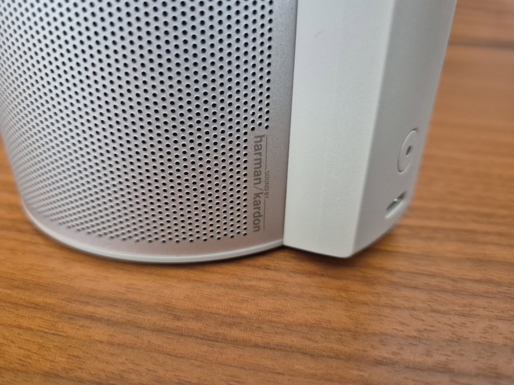 Návrh systému reproduktorů měl na starosti Harman/Kardon