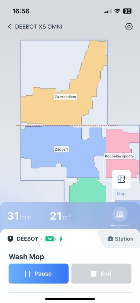 Oddělení neexistující místnosti, která vznikla kvůli zrcadlu