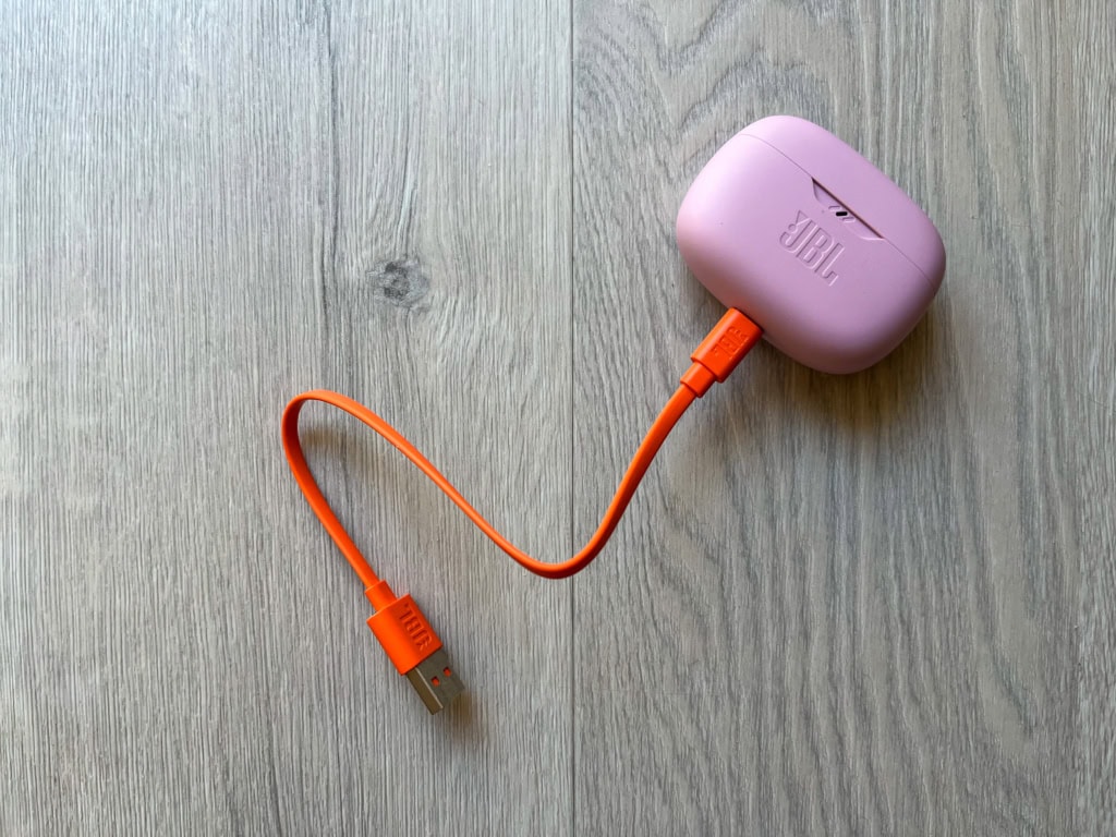 Nabíjení JBL Wave Beam 2