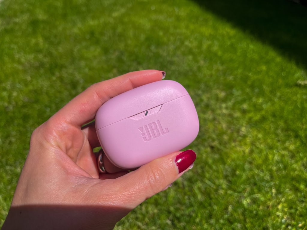 Pouzdro JBL Wave Beam 2 působí kvalitně