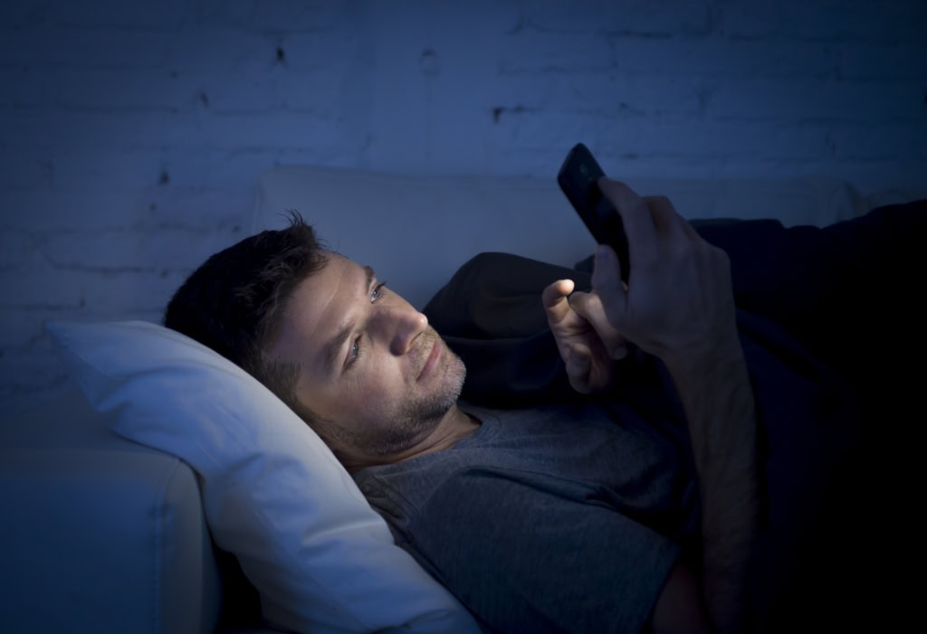 Modré světlo potlačuje tvorbu melatoninu