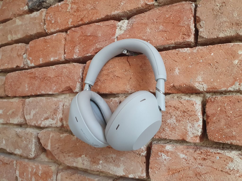 SONY WH-1000XM6 osloví kvalitou zpracování (Foto: Martin Dajča)