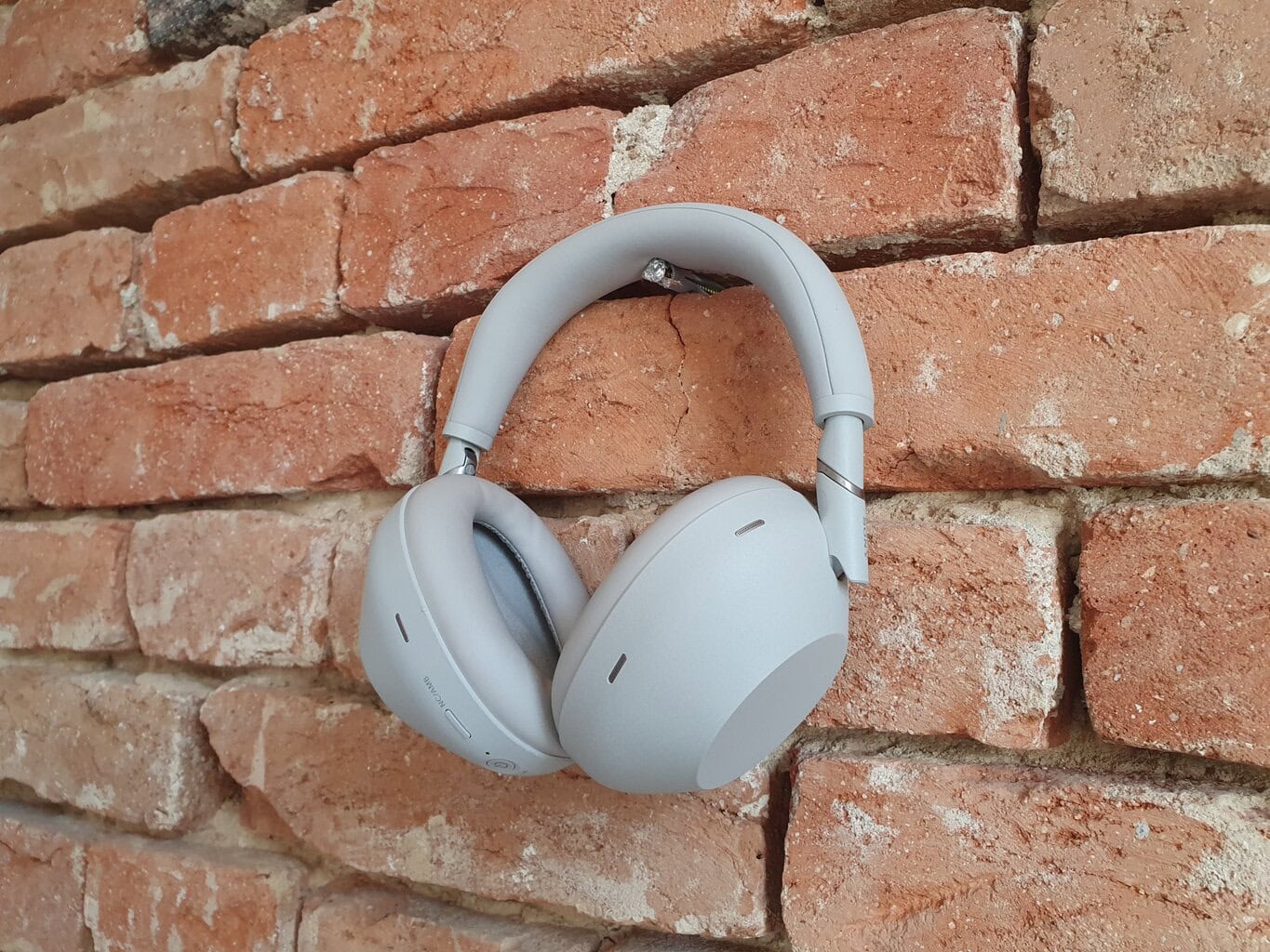 Recenze: bezdrátová sluchátka SONY WH-1000XM6