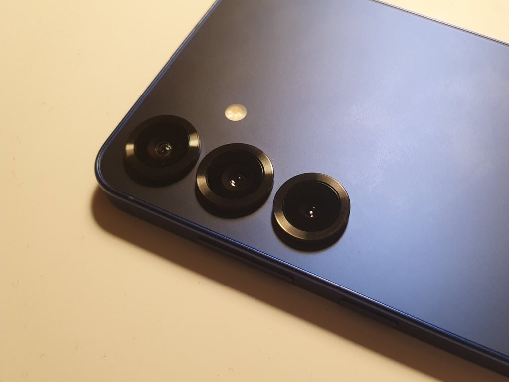 Objektivy jako u Galaxy S24. (Foto: Martin Dajča)