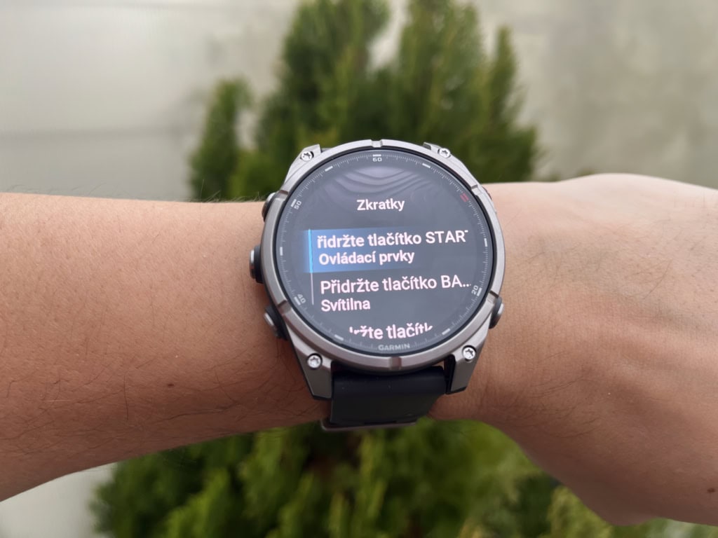 Na Garmin Fénix 8 PRo lze konfigurovat až 7 zkratek. (Foto: Stanislav Janů/ITmix)