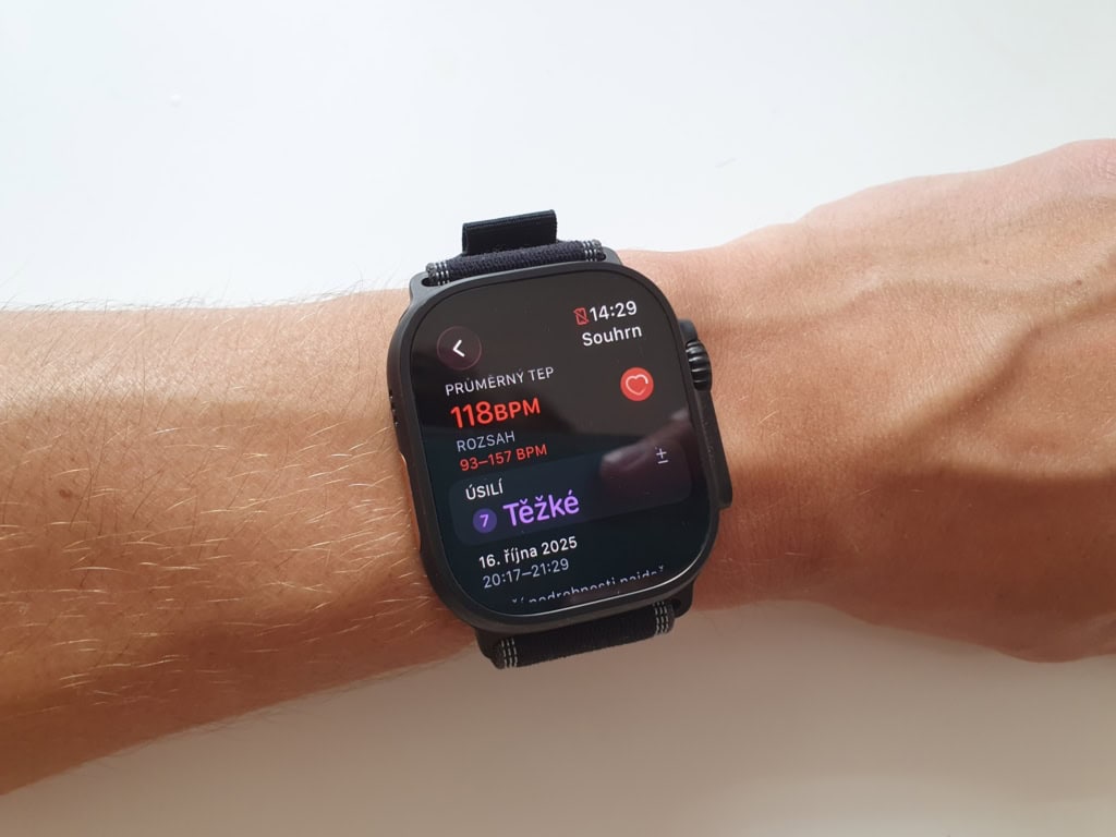 Apple Watch žebříčkům přesnosti dlouhodobě vévodí hodinky do Applu (Foto: Martin Dajča)