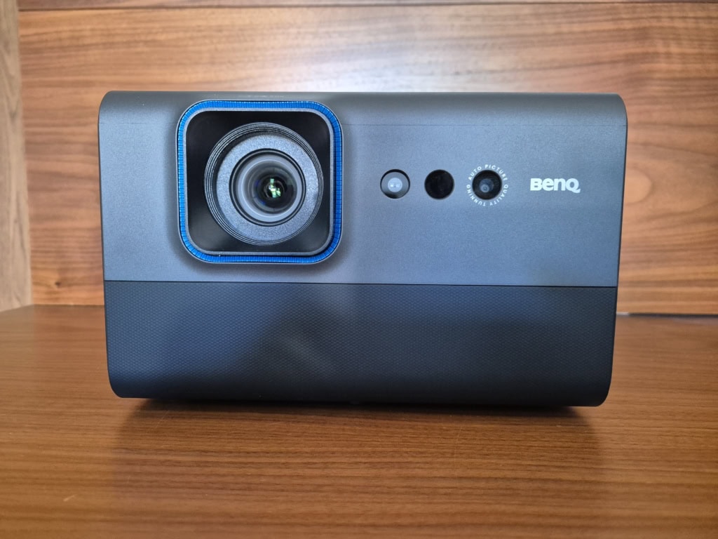 Přední pohled na čočku projektoru (Foto: Stanislav Janů)