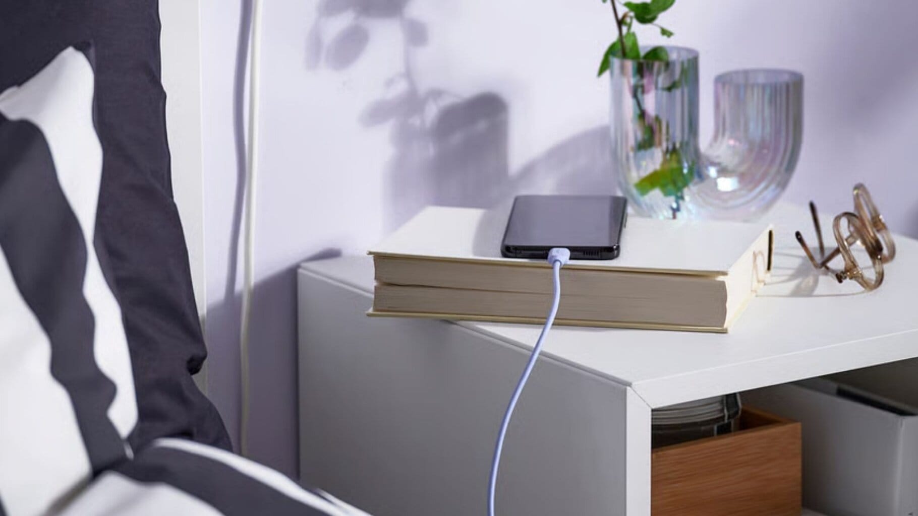 IKEA začala v Česku prodávat skvělý nabíjecí kabel: Stojí jen 49 Kč, zvládne i rychlé nabíjení