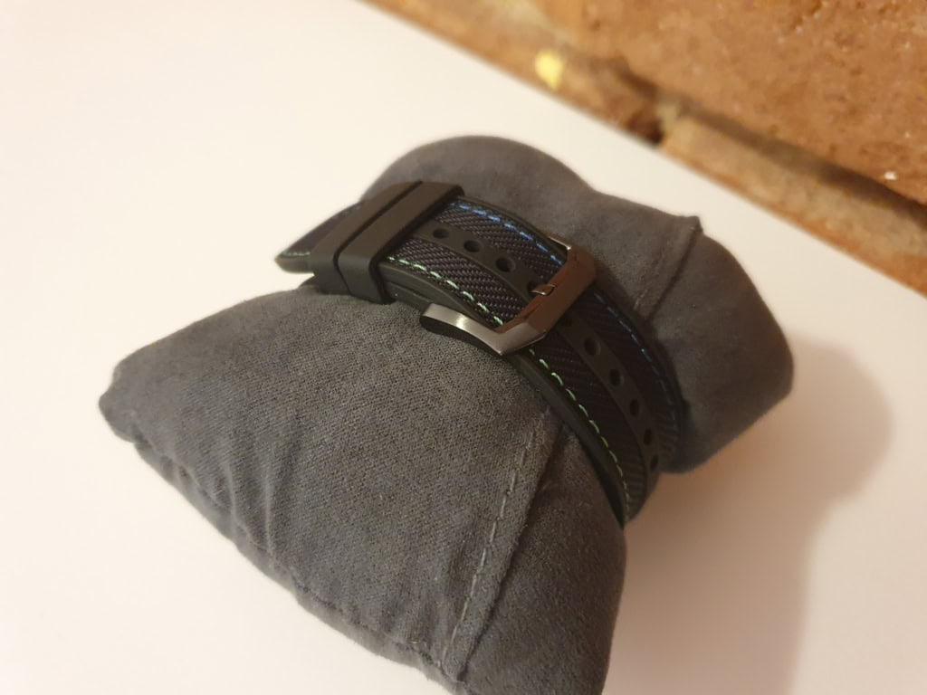 Kovová přezka. Foto: Martin Dajča