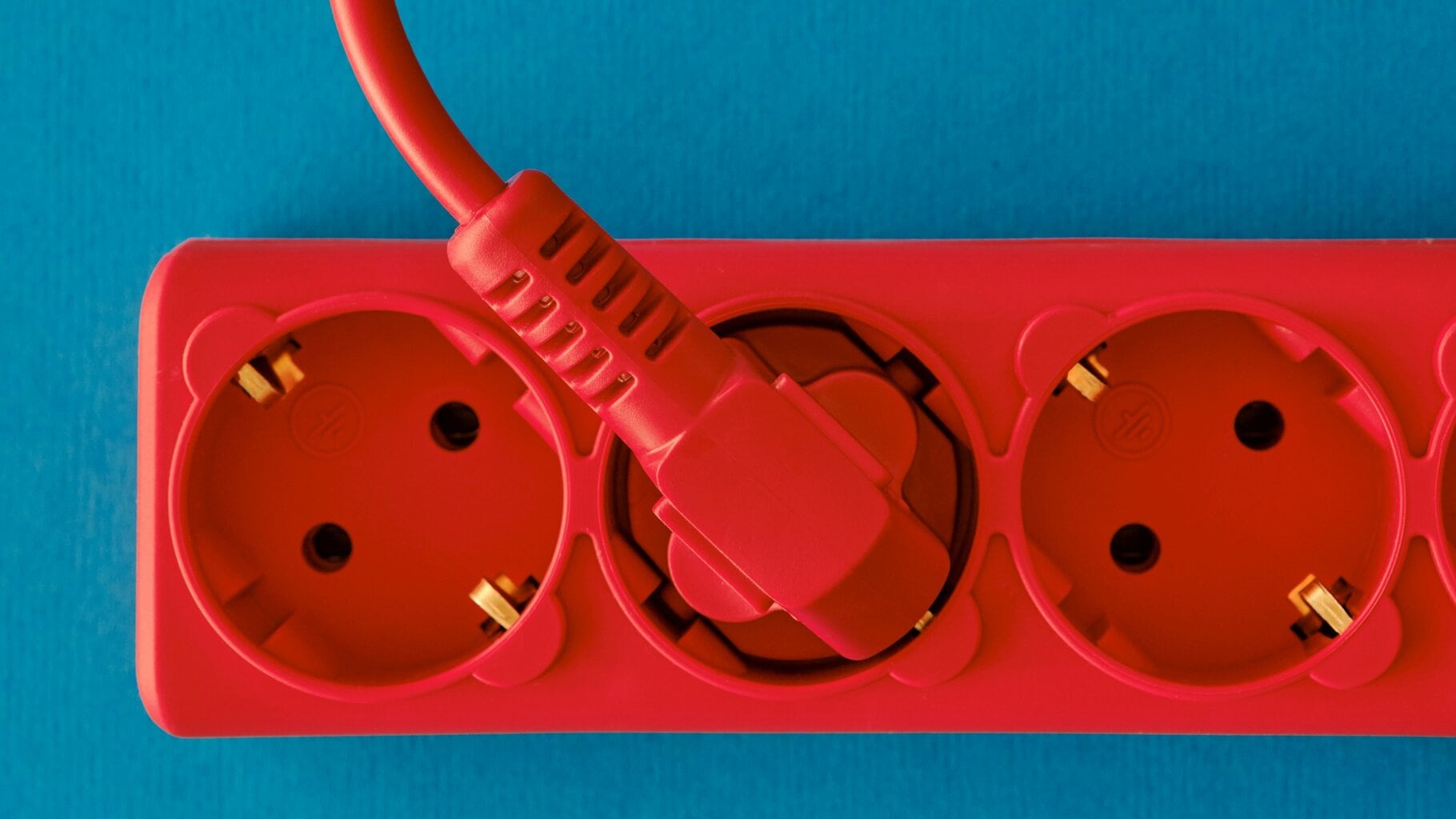 Action prodává chytrý prodlužovací kabel: Stojí 250 Kč, ročně ušetří tisíce za elektřinu