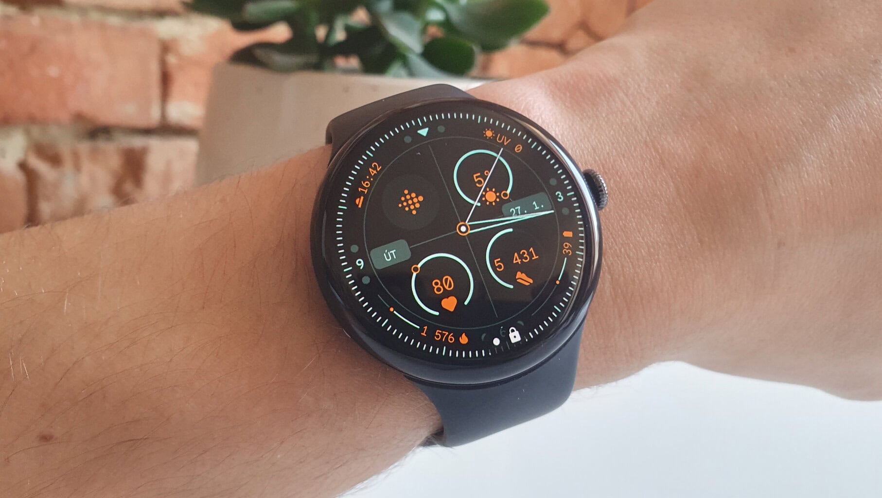 Recenze: chytré hodinky Google Pixel Watch 4