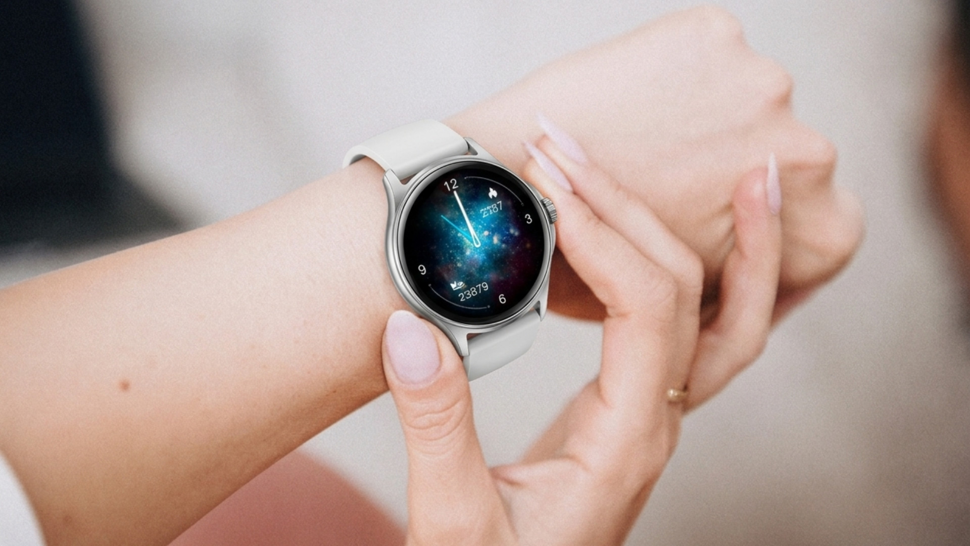 Alza zase zbláznila všechny Čechy: prodává kvalitní chytré hodinky za 990 Kč, které mají 100 sportovních režimů