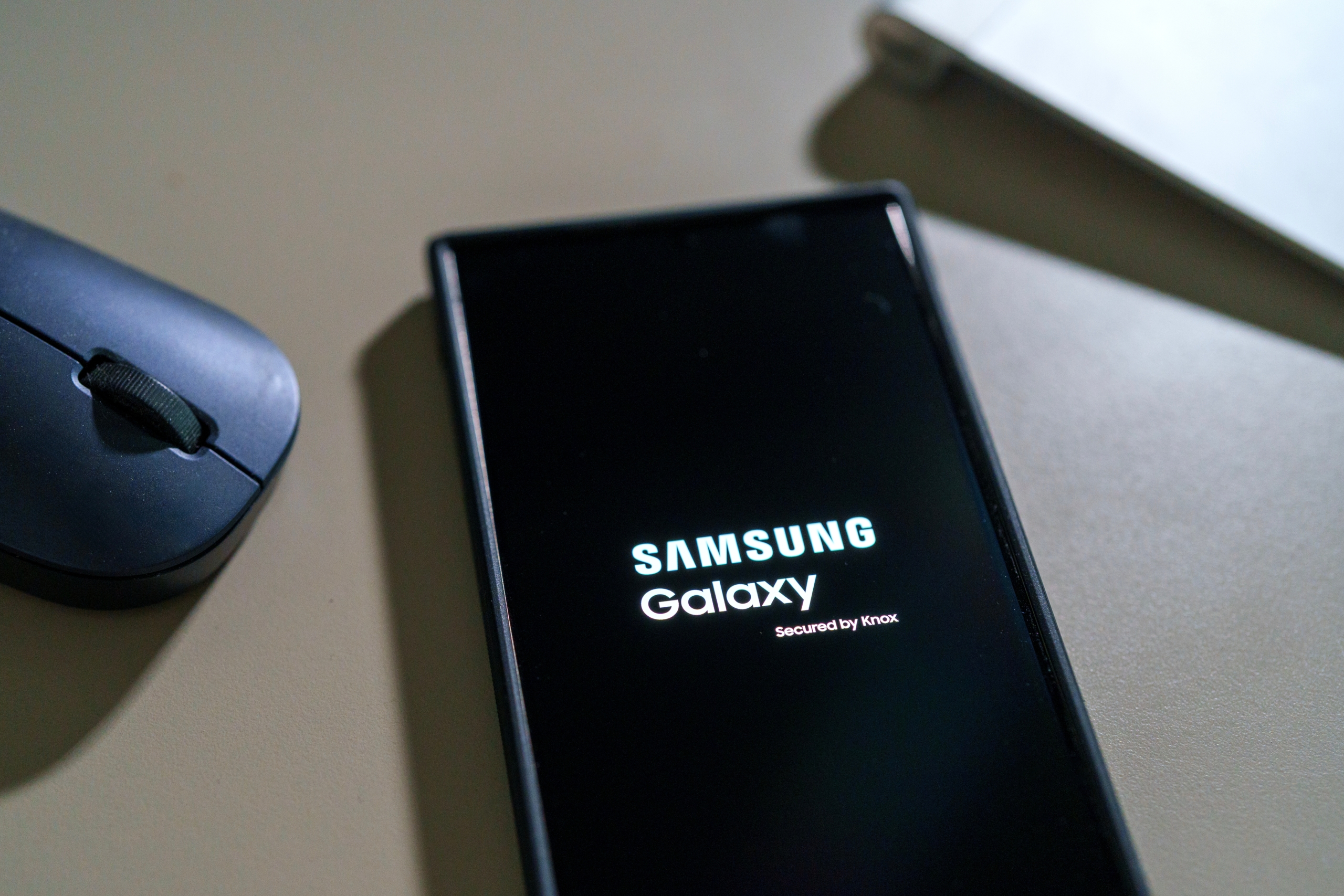 Samsung v roce 2026 ukončuje podporu psaní SMS na svých telefonech. Lidé mají smůlu a klasické zprávy už si nepřečtou ani nepošlou