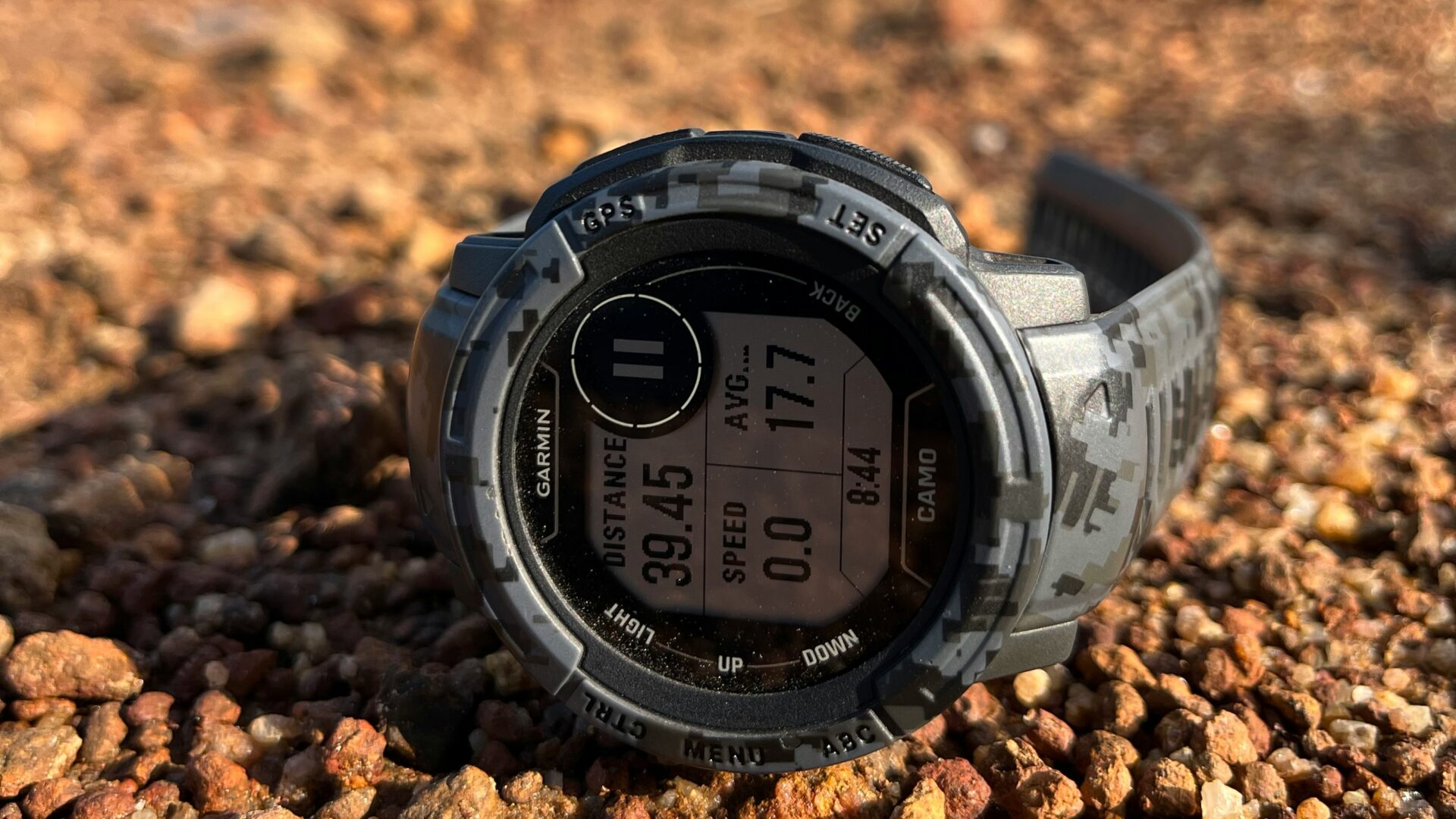 Jsou tohle ještě chytré hodinky, nebo už taktická zbraň? Garmin nasazuje armádní technologie a Češi je berou útokem