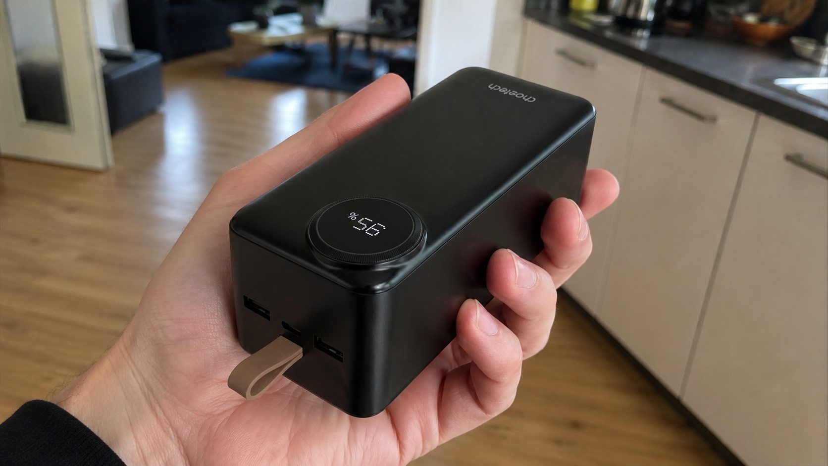 Alza pobláznila Česko. Nabízí obří 50 000mAh powerbanku za 899 Kč. Češi na ní nabíjí i 3 mobily najednou