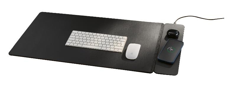 Na velké podložce zbyde místo na klávesnici i myš a telefon se dobíjí hned vedle. Zdroj: Oficiální materiály distributora.