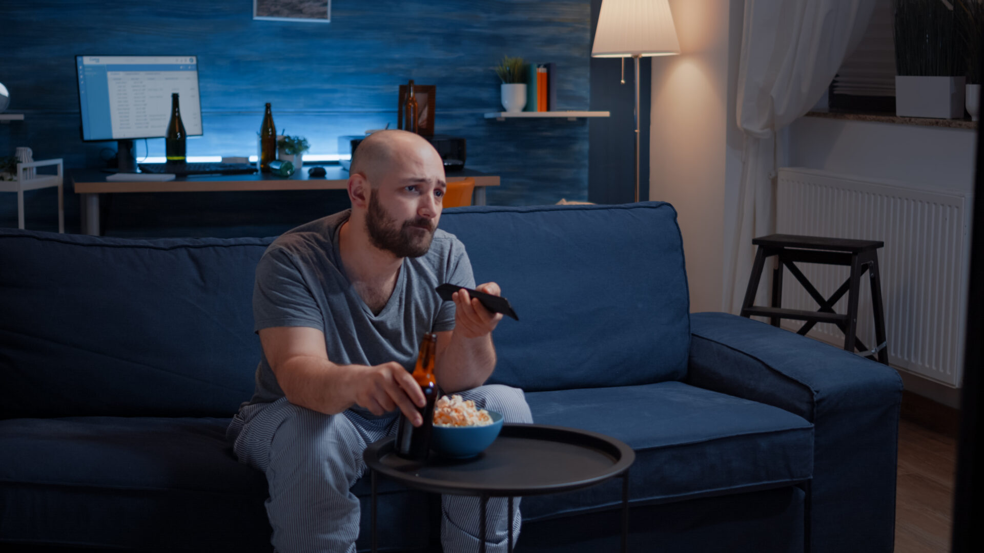 Přepnutí obrazového režimu zabere pár kliknutí na ovladači a obraz se přiblíží tomu, jak ho tvůrci filmu zamýšleli. Ilustrační foto. Zdroj: Magnific.