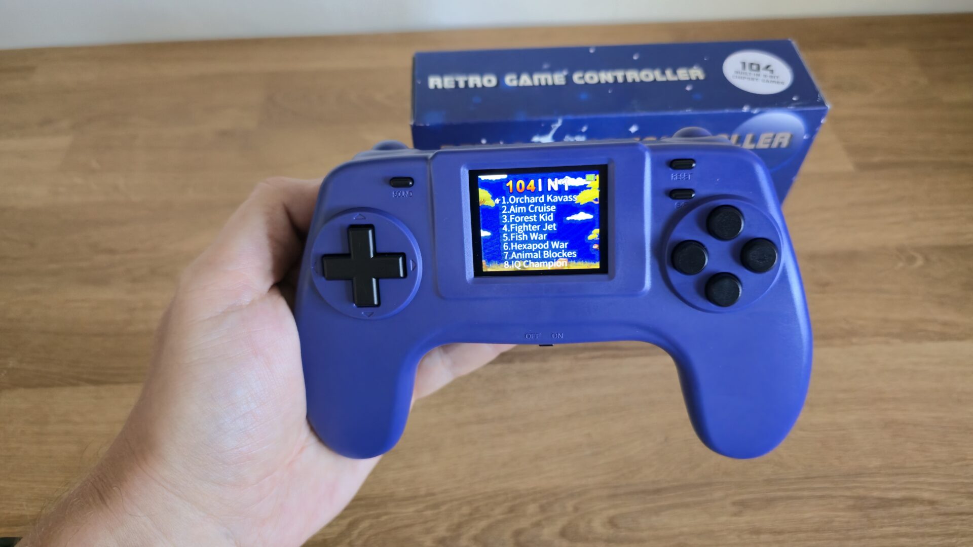 Vyzkoušel jsem retro konzoli z Actionu za 175 Kč: Slibuje 104 her, po pár minutách skončila v šuplíku