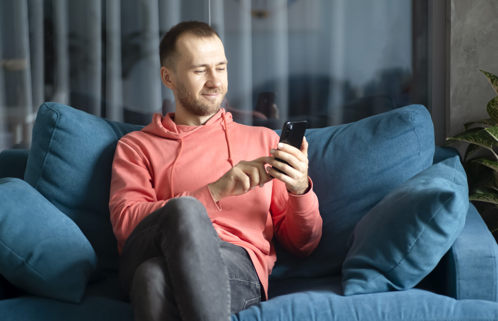 Pár úprav v nastavení telefonu sníží riziko víc než vypínání Wi-Fi při každém odchodu. Ilustrační foto. Zdroj: Magnific.