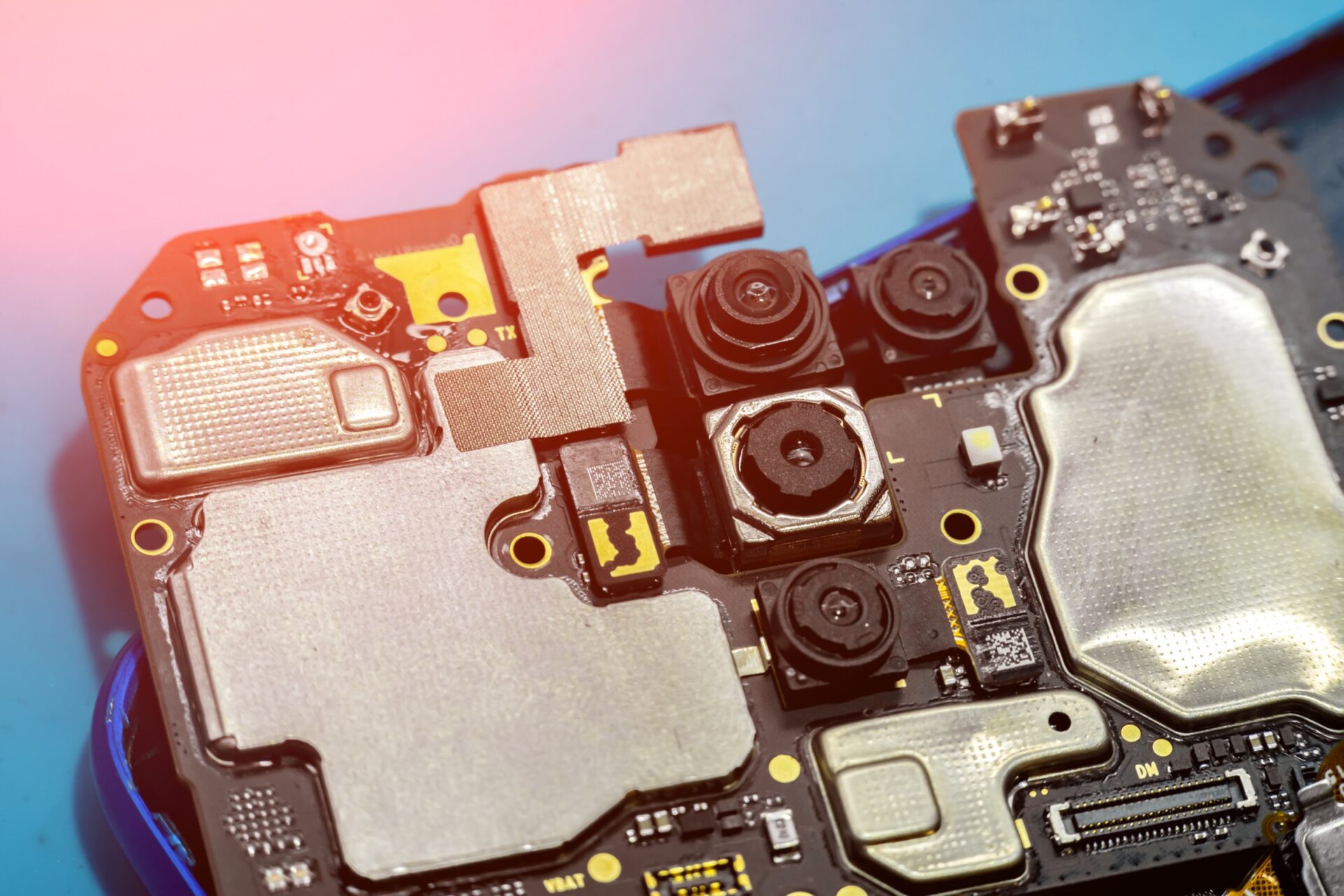 Úsporná jádra procesoru Snapdragon 685 si s pamětí uspořádanou pro iOS neporadí, systém proto běží jen na polovině čipu. Ilustrační foto. Zdroj: Magnific.